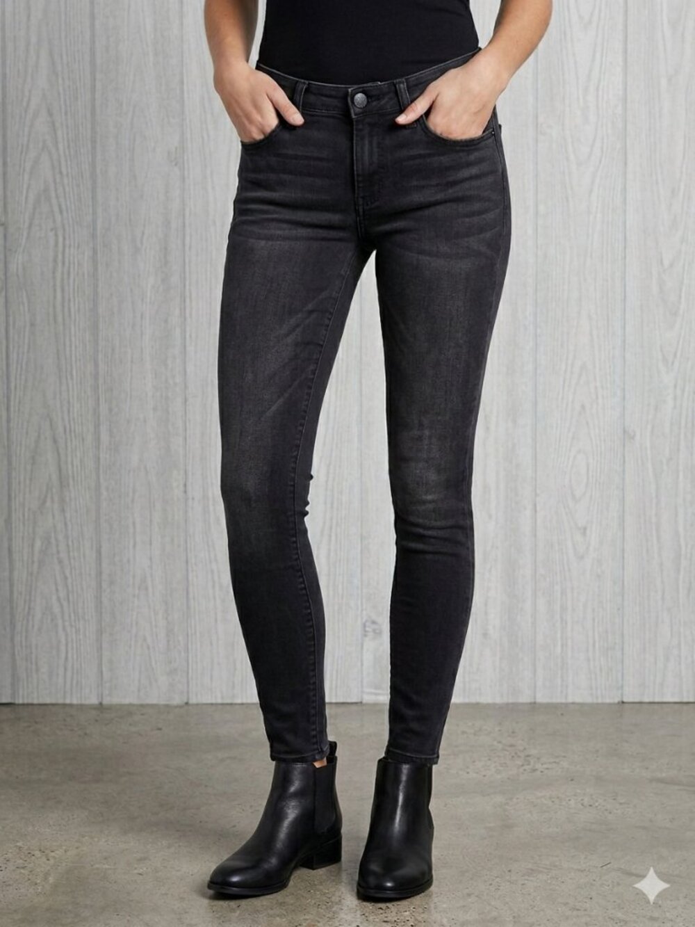 Articles of Society Skinny Jeans in Asphalt Size 29